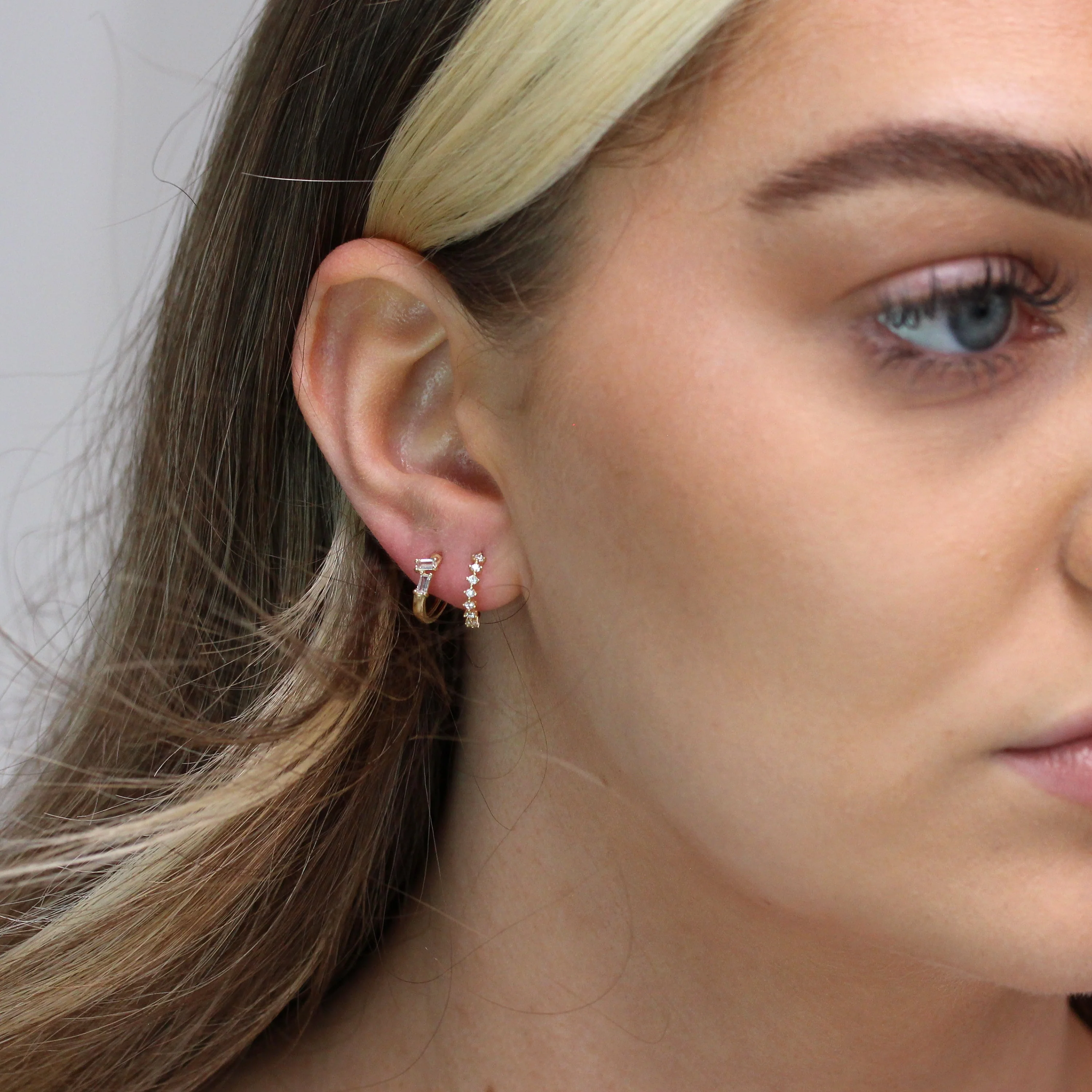 9ct Gold Claw Set CZ 12mm Huggie Hoop Earrings - Image 4