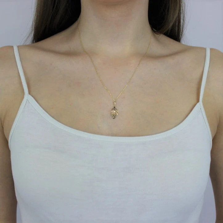 9ct Gold Cut Out Leaf Pendant Necklace 16 - 20 Inches - Image 2