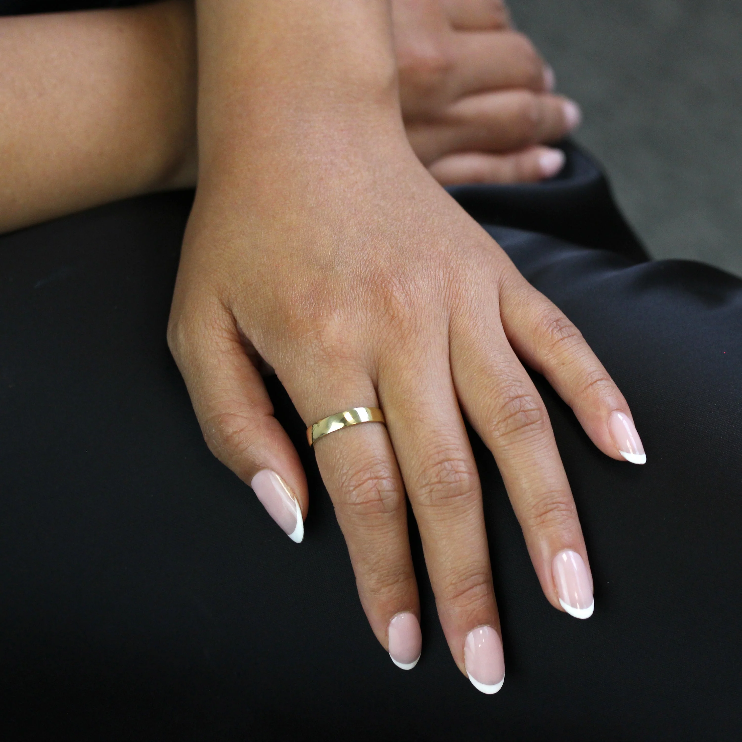 9ct Gold Engravable 4mm Wedding Band Ring Size I - U - Image 2