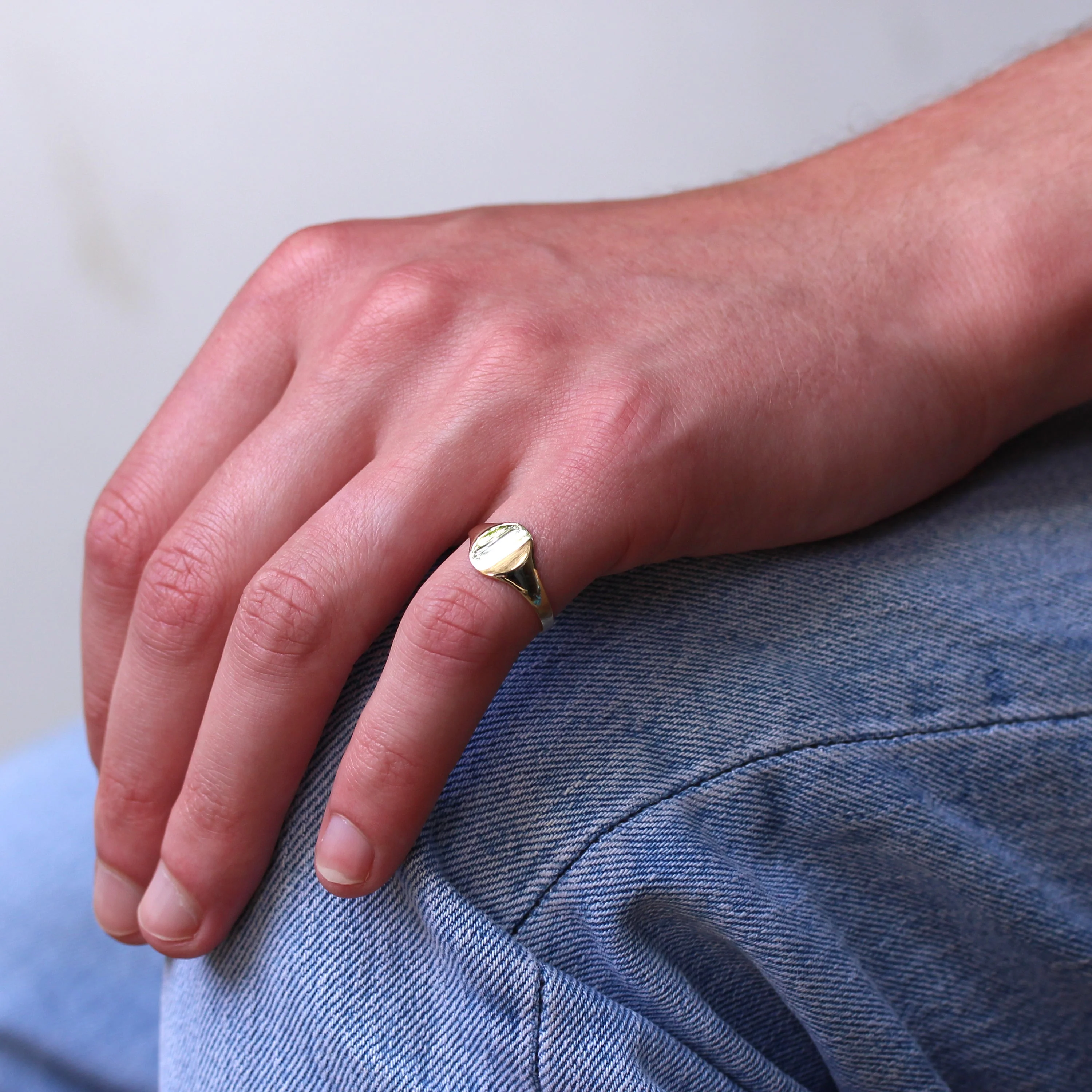 9ct Gold Engravable Ladies Round Signet Ring Size L - Q - Image 2