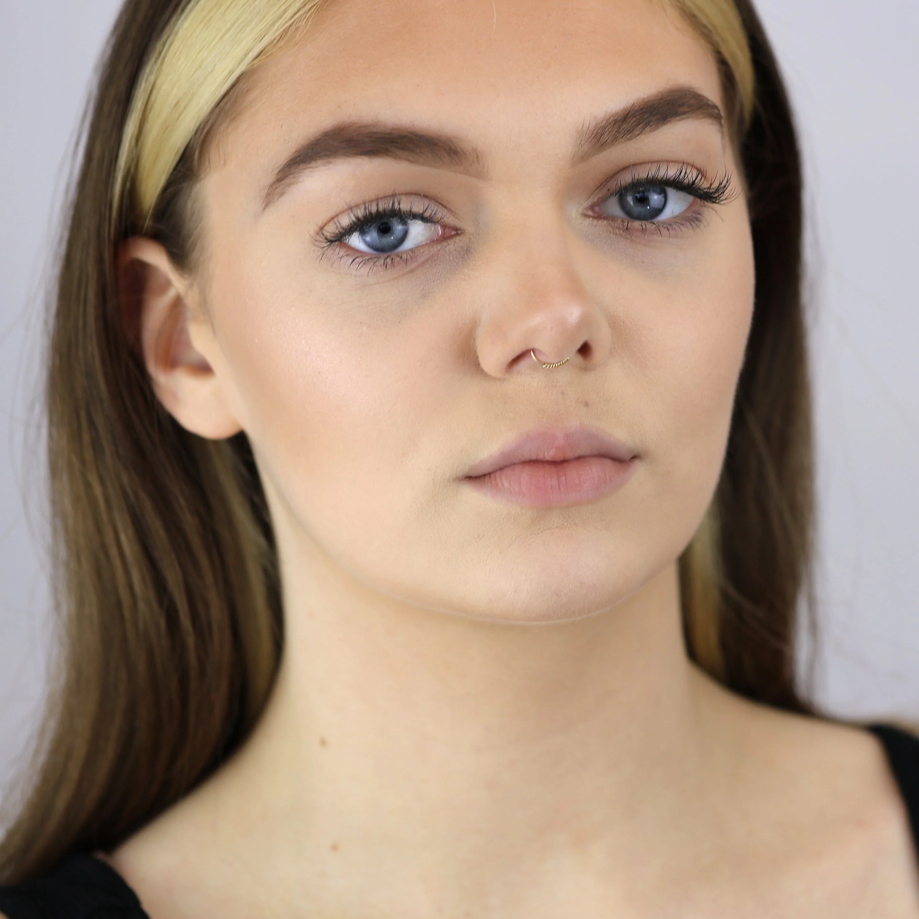 9ct Gold Spring 10mm Nose Ring - Image 3