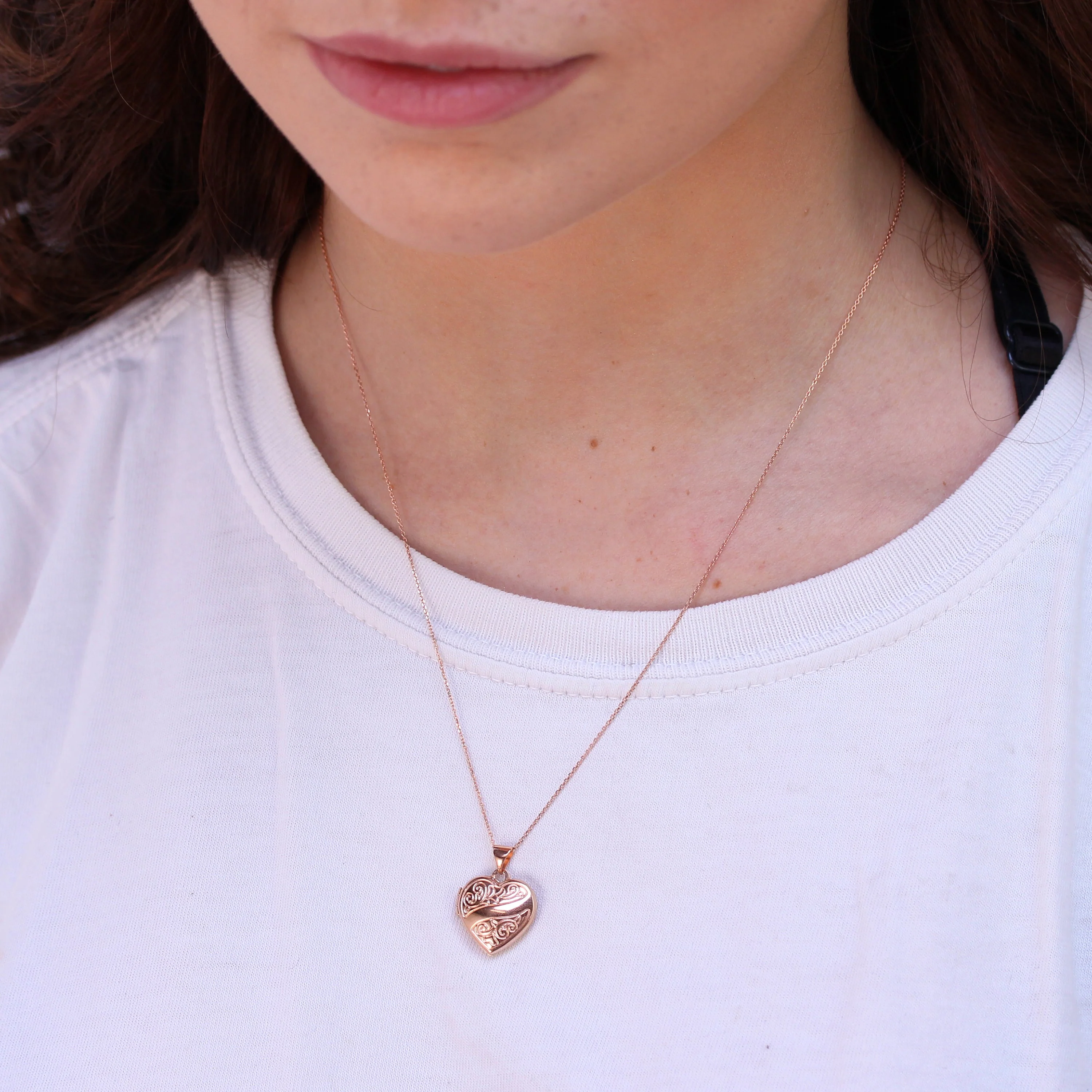 9ct Rose Gold Engraved Heart Locket on Chain - Image 4