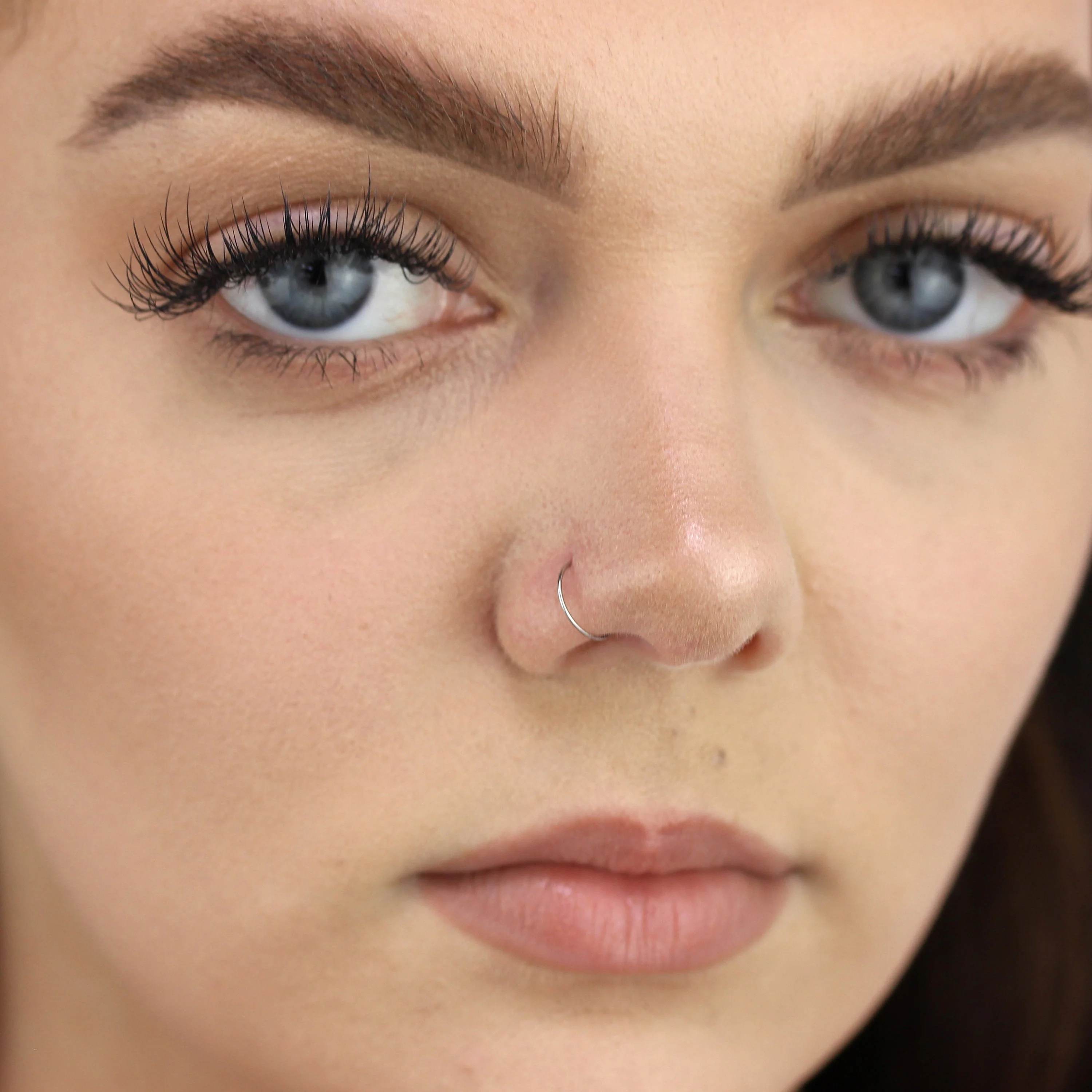 9ct White Gold 24Ga Plain 7mm Nose Ring - Image 2
