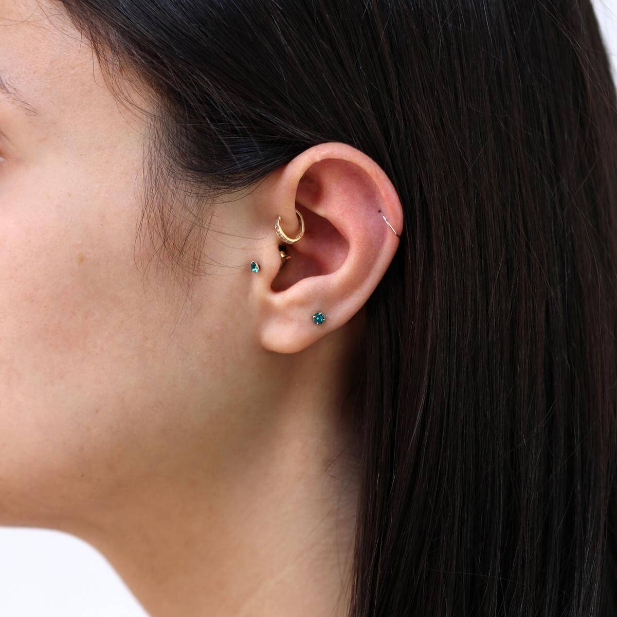 9ct White Gold 8mm Helix Hoop Ring - Image 2