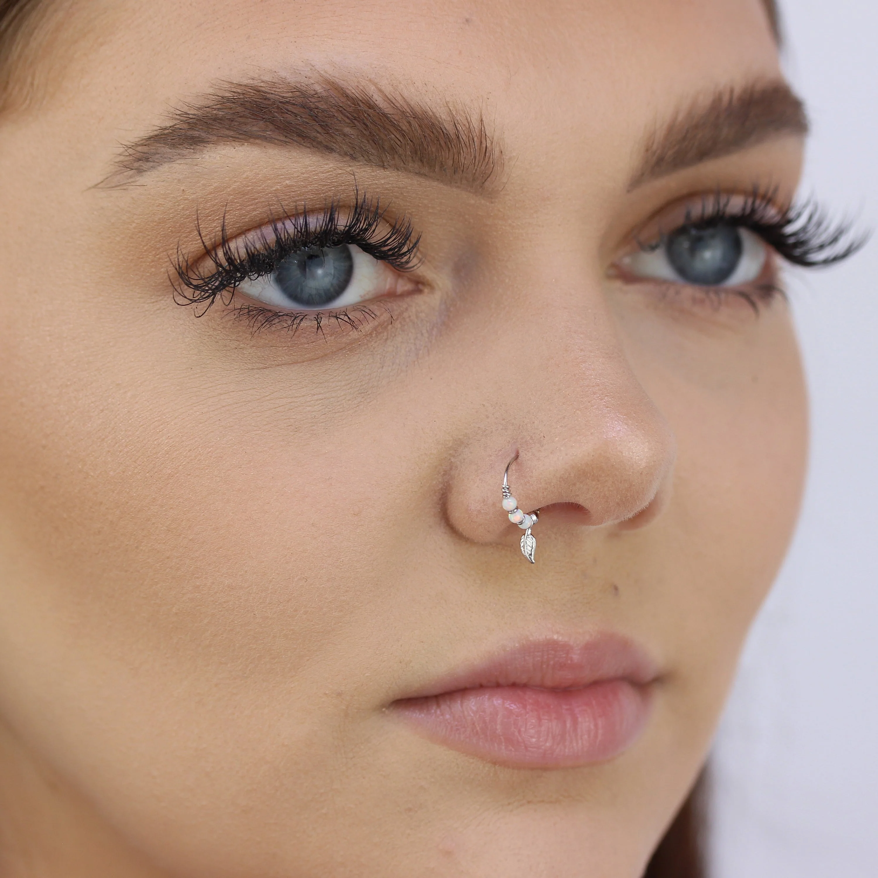 9ct White Gold Aurora Borealis Opals & Leaf 10mm Nose Ring - Image 2