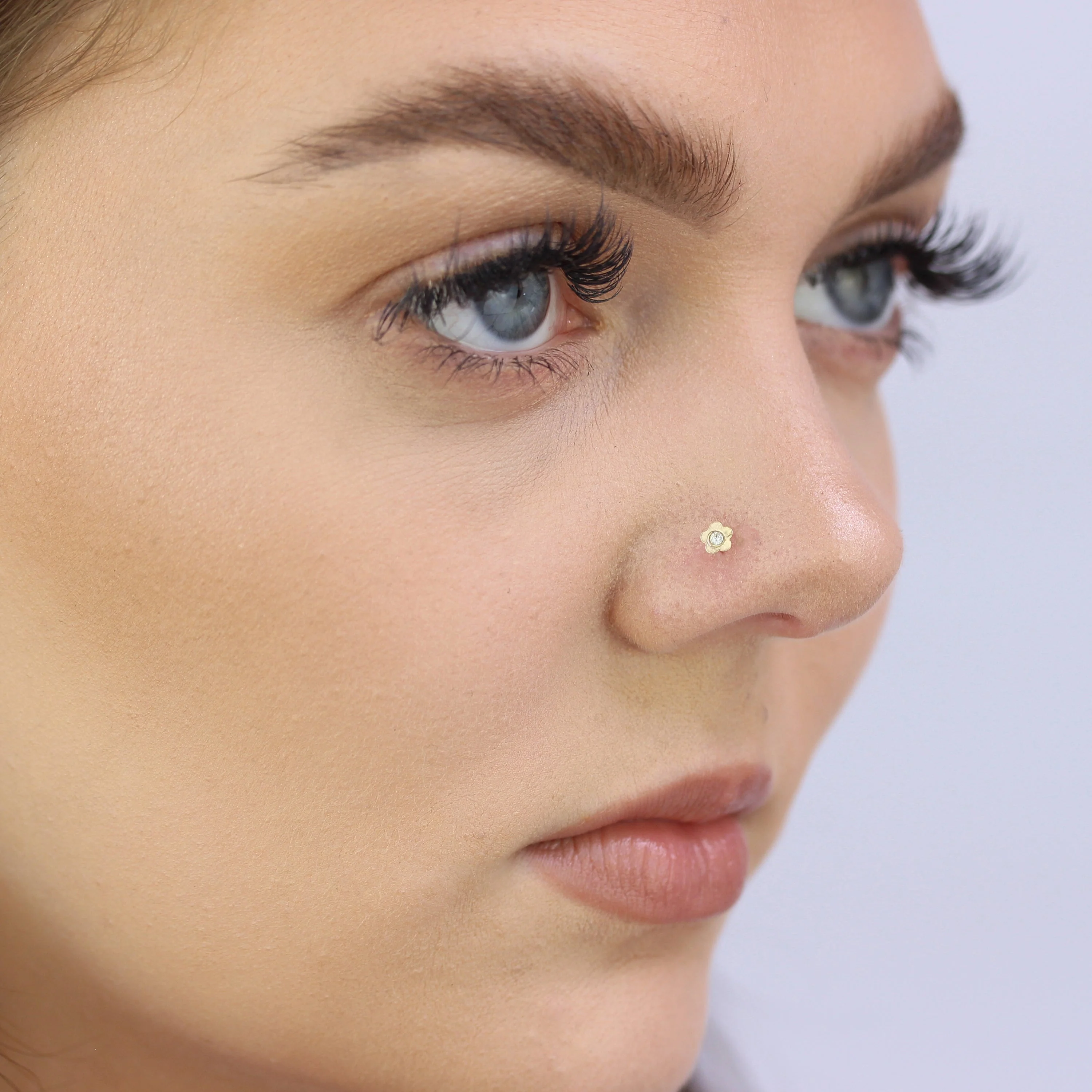 9ct Yellow Gold Clear CZ Flower Nose Stud - Image 2