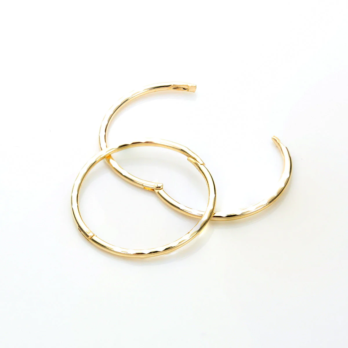 9ct Yellow Gold Diamond Cut Hinged Hoop Earrings - Image 4