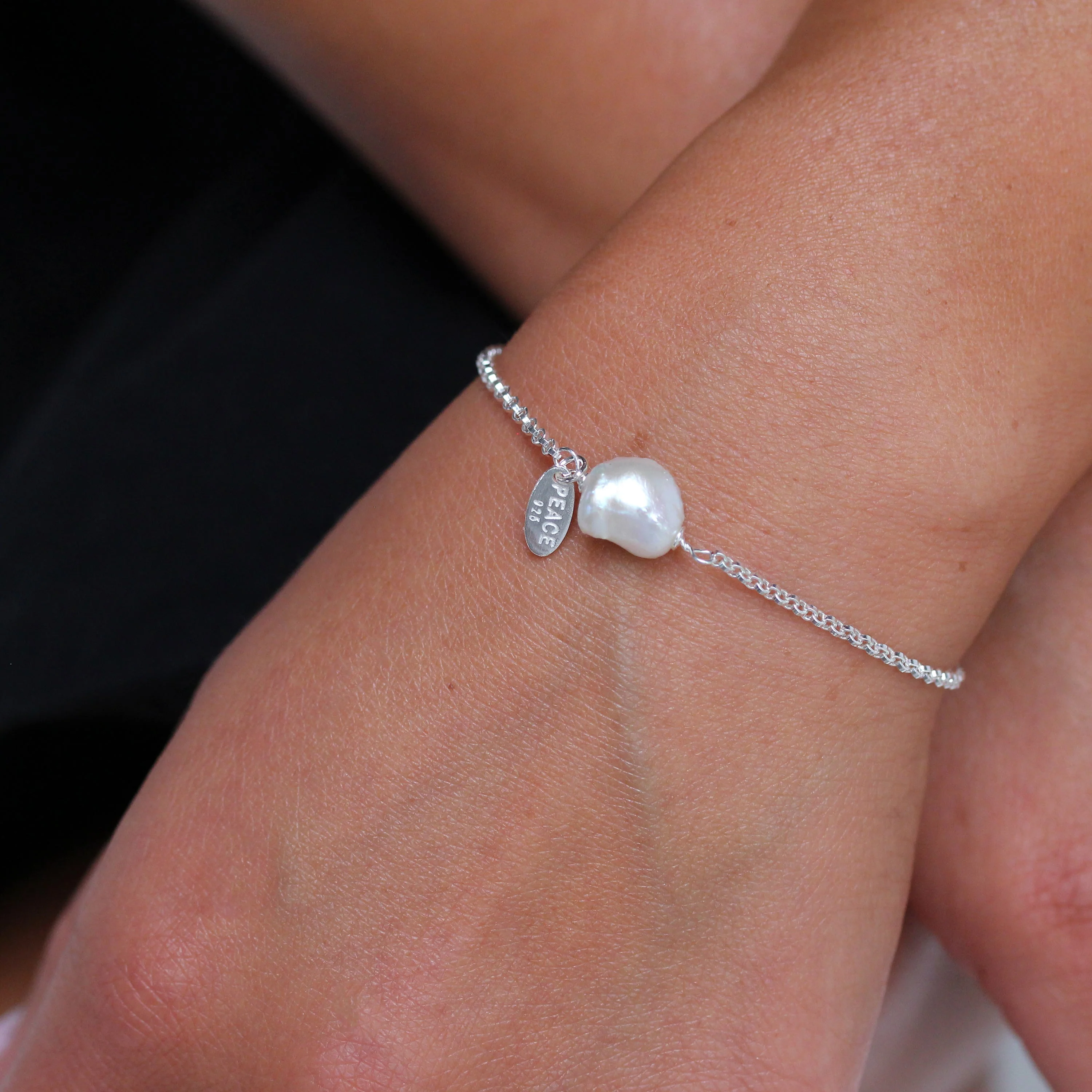 Sterling Silver Rolo Chain Bracelet with Natural Freshwater Pearl - Image 2