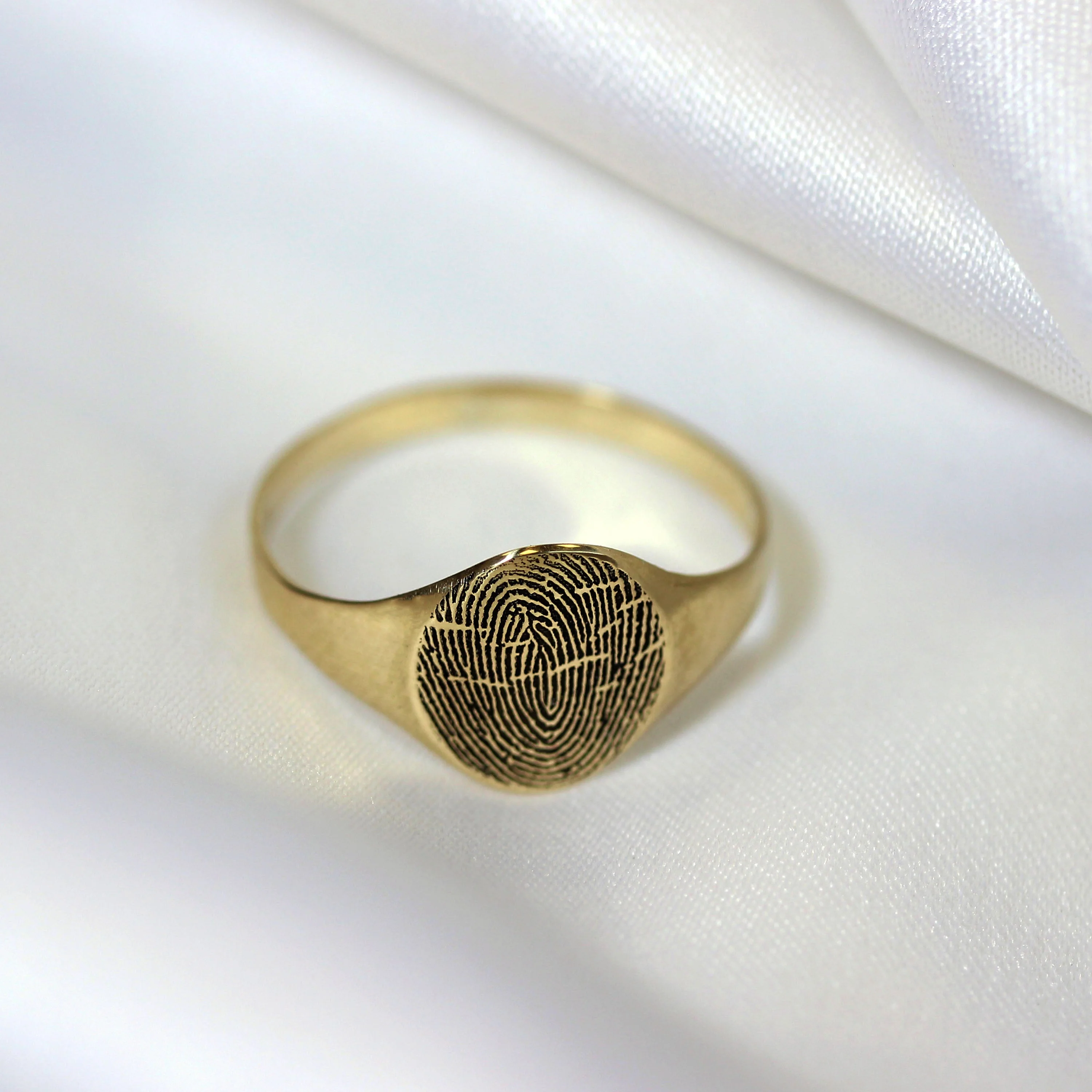 Personalised 9ct Gold Fingerprint Signet Ring - Image 4