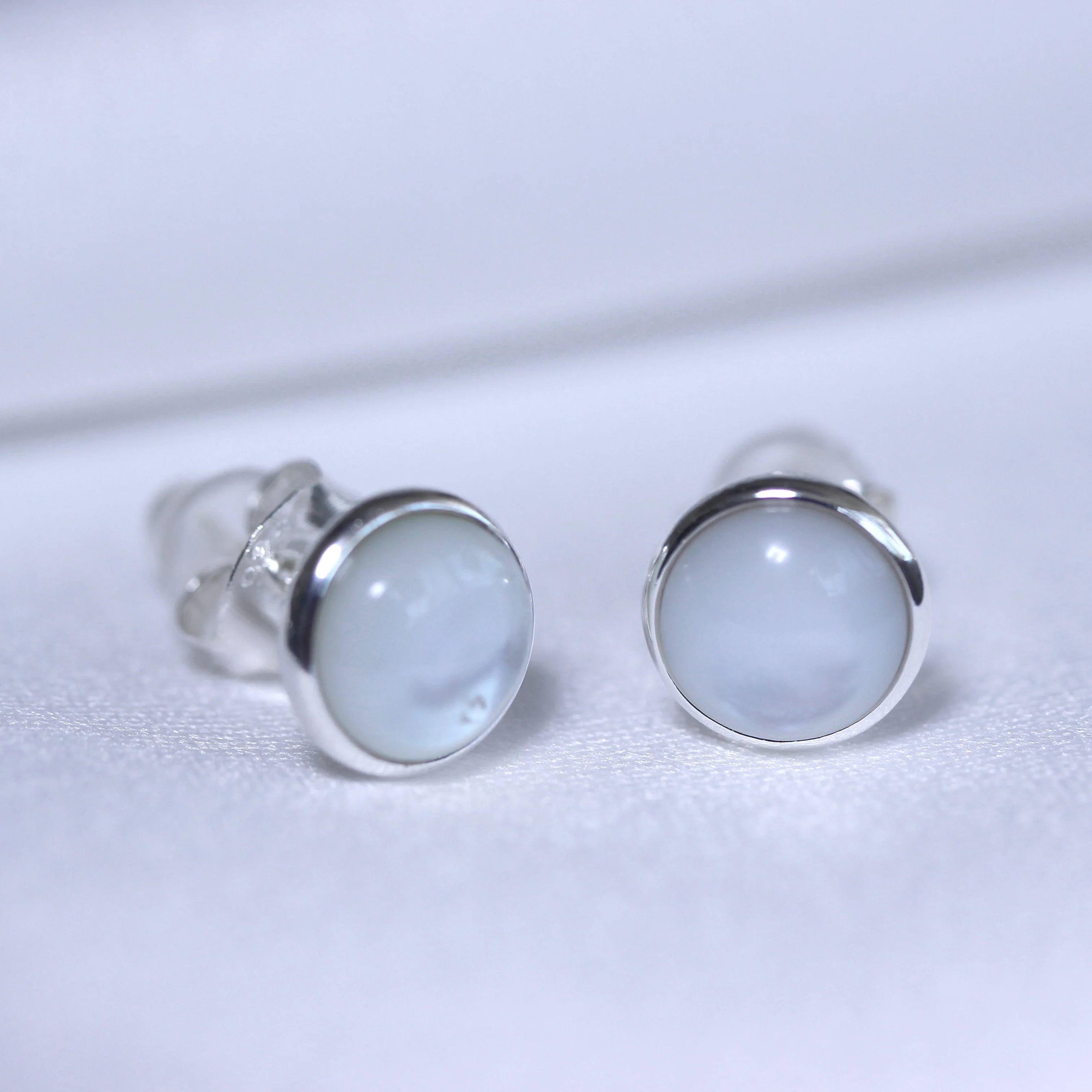 Sterling Silver Mother of Pearl Round Stud Earrings - Image 3